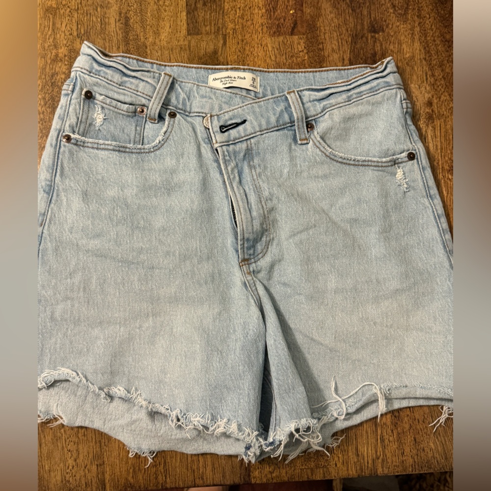 Women’s High Rise Dad Short Frayed Hem Light Wash
